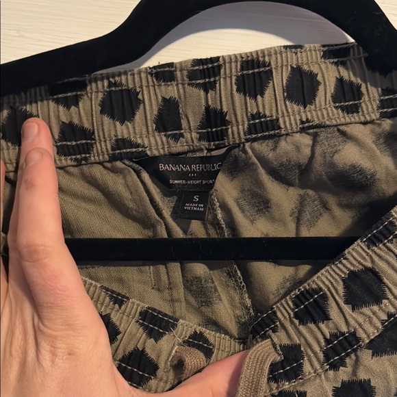 Banana Republic men’s pattered shirt and shorts set - Picture 5 of 5